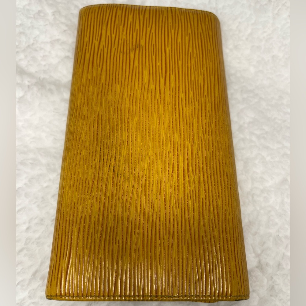 Authentic Louis Vuitton Epi Wallet - Picture 6 of 10